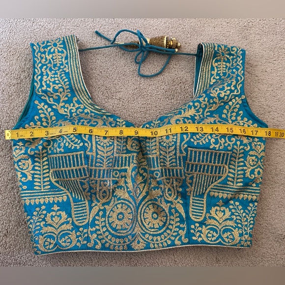 Authentic embroidered imported Indian silk wedding lehenga - Picture 13 of 16